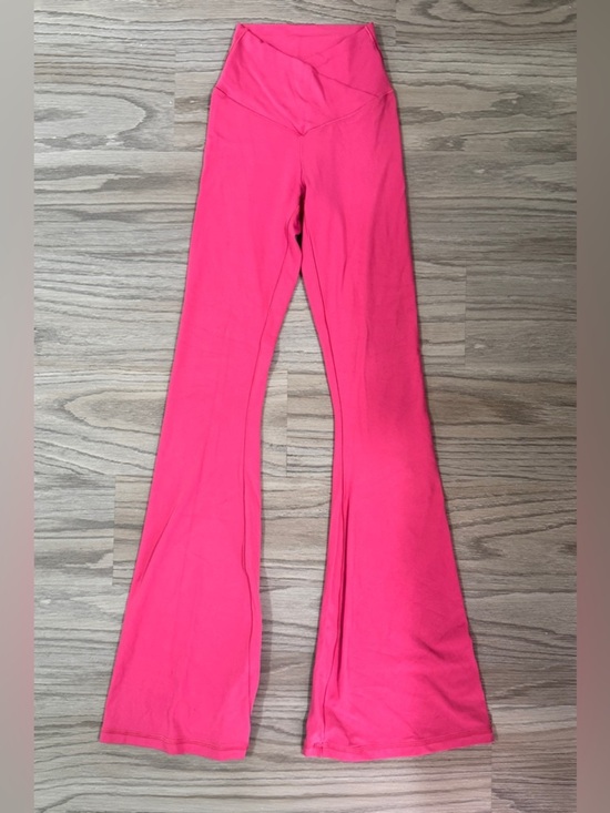 aerie Pants - Offline by Aerie Pink flare cross over leggings
Woman’s Size XS